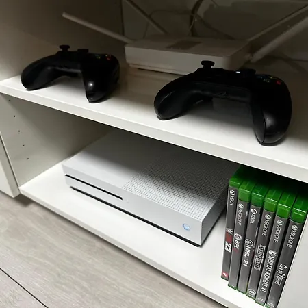 Apartment Tallinn's Prime Spot: Pae 49 - Near Airport, Concerts & Shops Tallinn