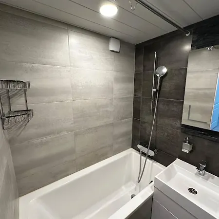 Tallinn's Prime Spot: Pae 49 - Near Airport, Concerts & Shops Апартаменты