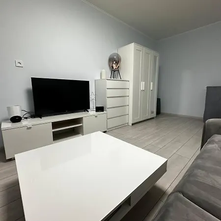 Tallinn's Prime Spot: Pae 49 - Near Airport, Concerts & Shops Appartement