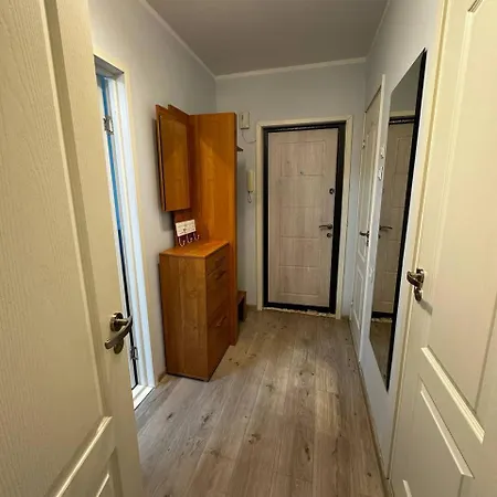 Tallinn's Prime Spot: Pae 49 - Near Airport, Concerts & Shops Appartement *