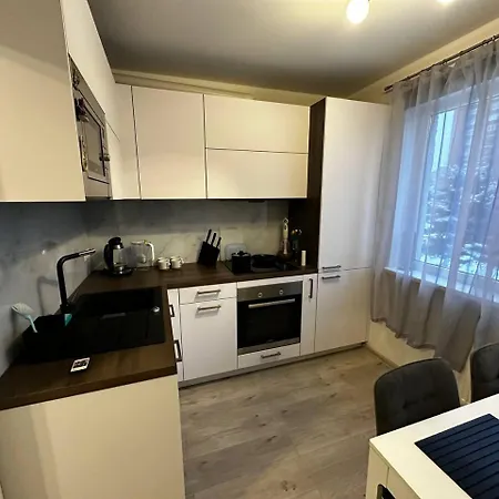 Tallinn's Prime Spot: Pae 49 - Near Airport, Concerts & Shops * Таллин