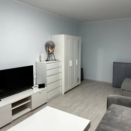 Apartment Tallinn's Prime Spot: Pae 49 - Near Airport, Concerts & Shops *