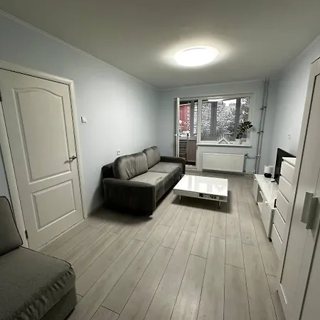 Tallinn's Prime Spot: Pae 49 - Near Airport, Concerts & Shops Appartement