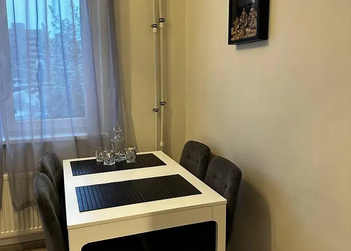 Tallinn's Prime Spot: Pae 49 - Near Airport, Concerts & Shops 탈린