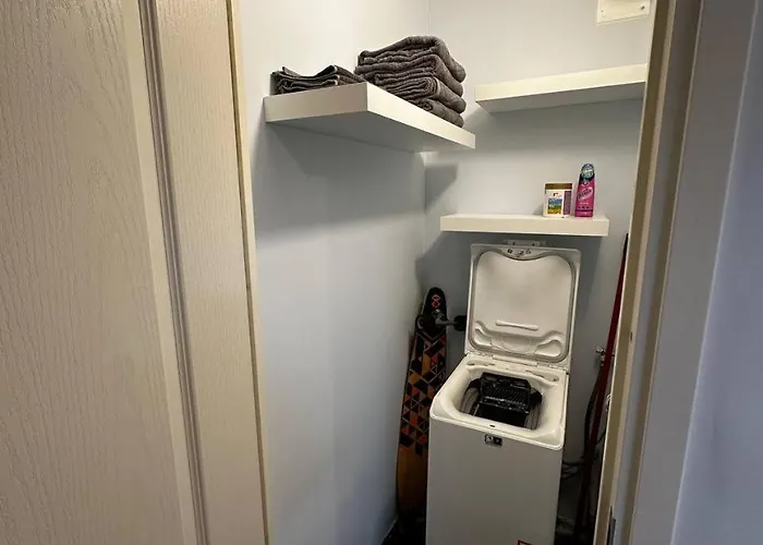 Tallinn's Prime Spot: Pae 49 - Near Airport, Concerts & Shops * 탈린