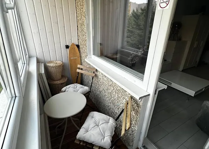 Tallinn's Prime Spot: Pae 49 - Near Airport, Concerts & Shops 아파트 탈린