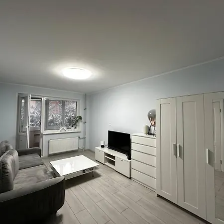 Tallinn's Prime Spot: Pae 49 - Near Airport, Concerts & Shops * Tallinn
