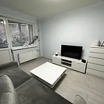 Tallinn's Prime Spot: Pae 49 - Near Airport, Concerts & Shops Lägenhet Tallinn