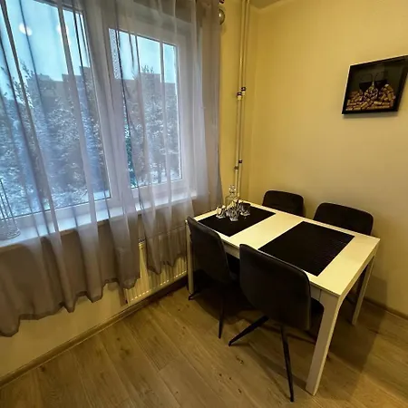 Tallinn's Prime Spot: Pae 49 - Near Airport, Concerts & Shops Lägenhet *