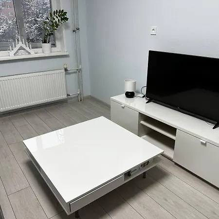 Tallinn's Prime Spot: Pae 49 - Near Airport, Concerts & Shops Lägenhet Tallinn